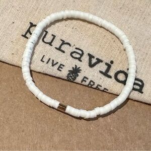 PURA VIDA Puka Shell & Gold Beads Stretch NEW! Rare! So pretty!!